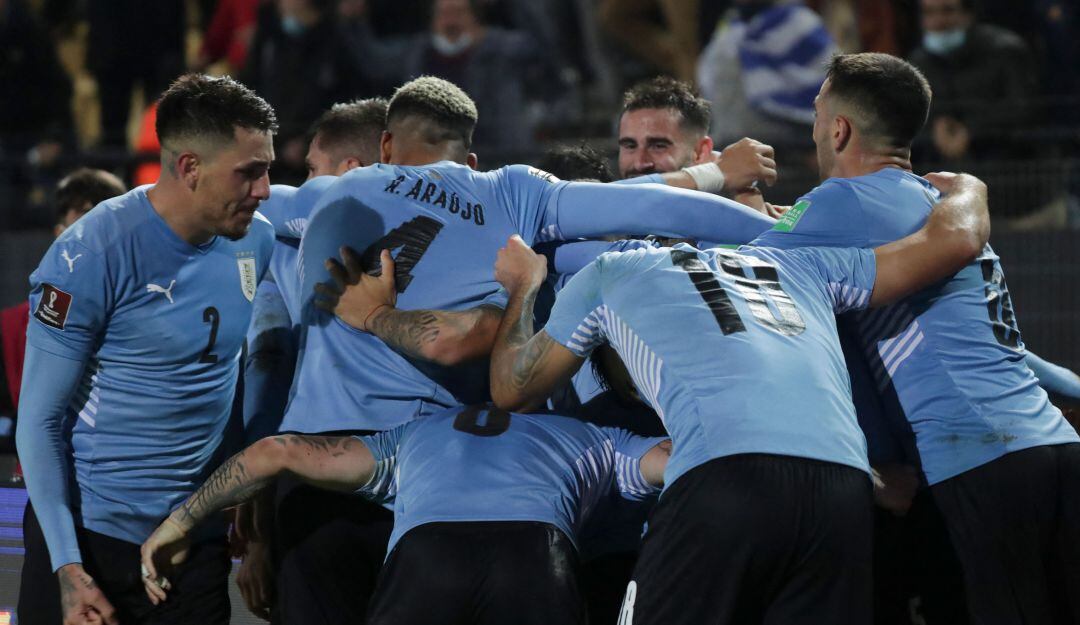 Uruguay vence a Ecuador y le quita el tercer puesto en las Eliminatorias