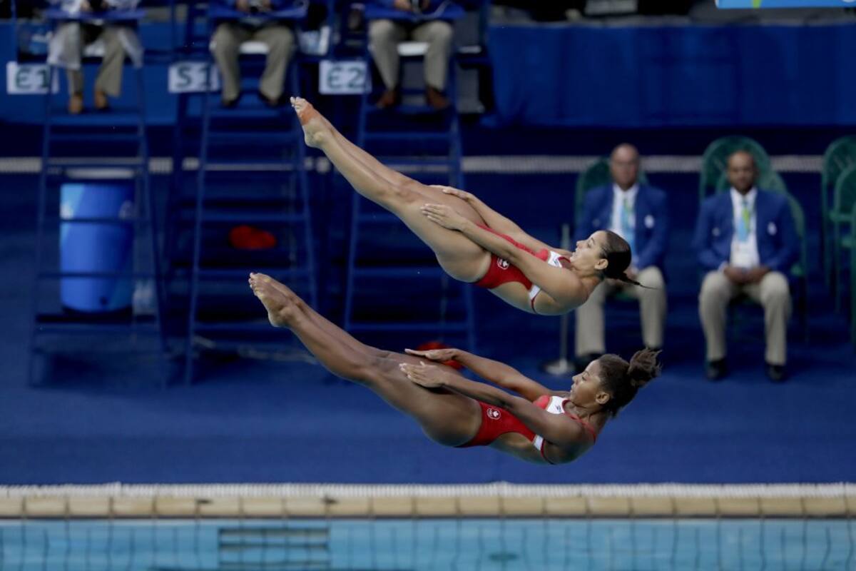 Jennifer Abel y Pamela Ware de Canadá compiten en la competencia de clavados en Río 2016.
