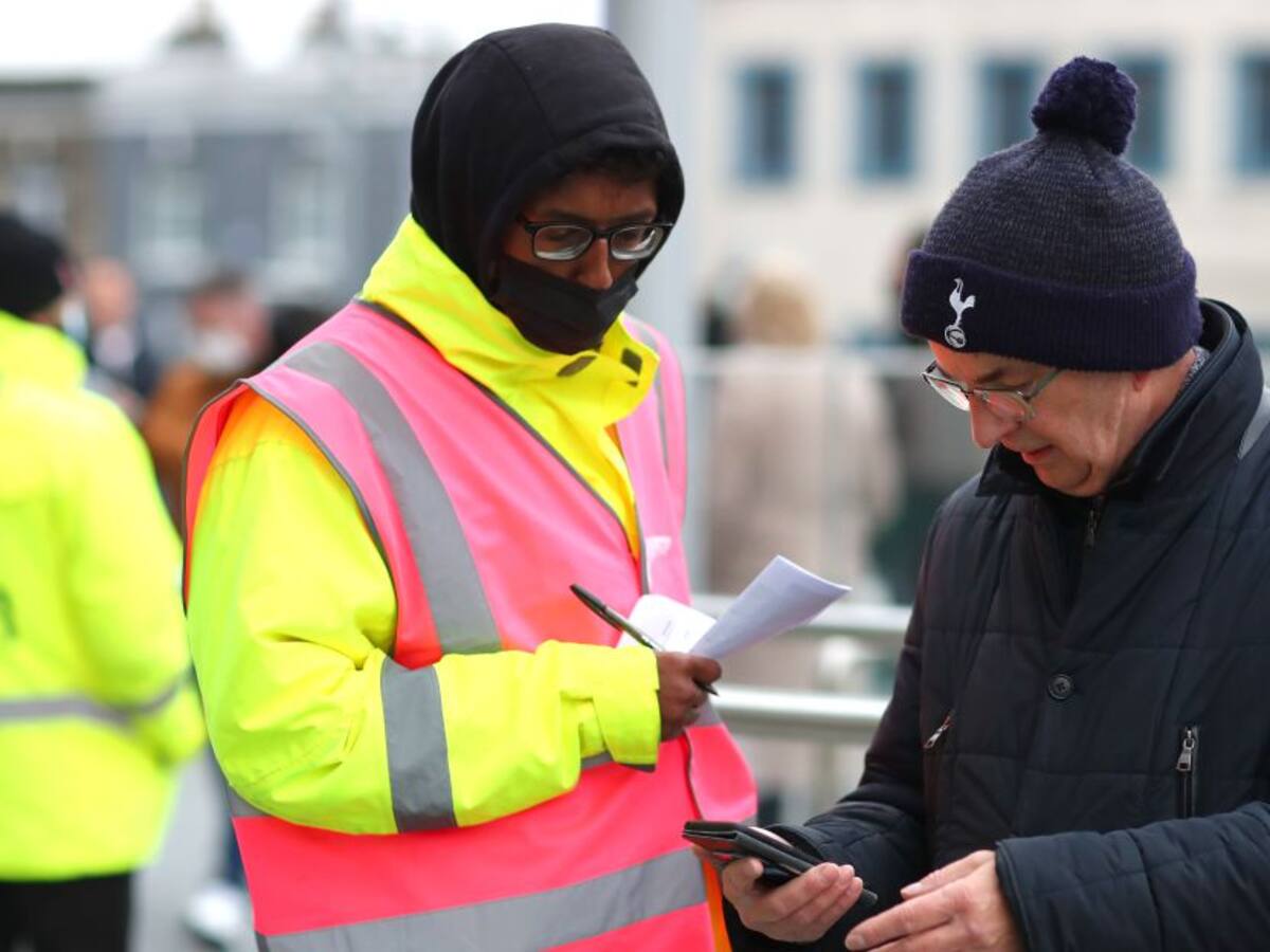 Aplazan dos partidos de la Premier League por casos de covid-19
