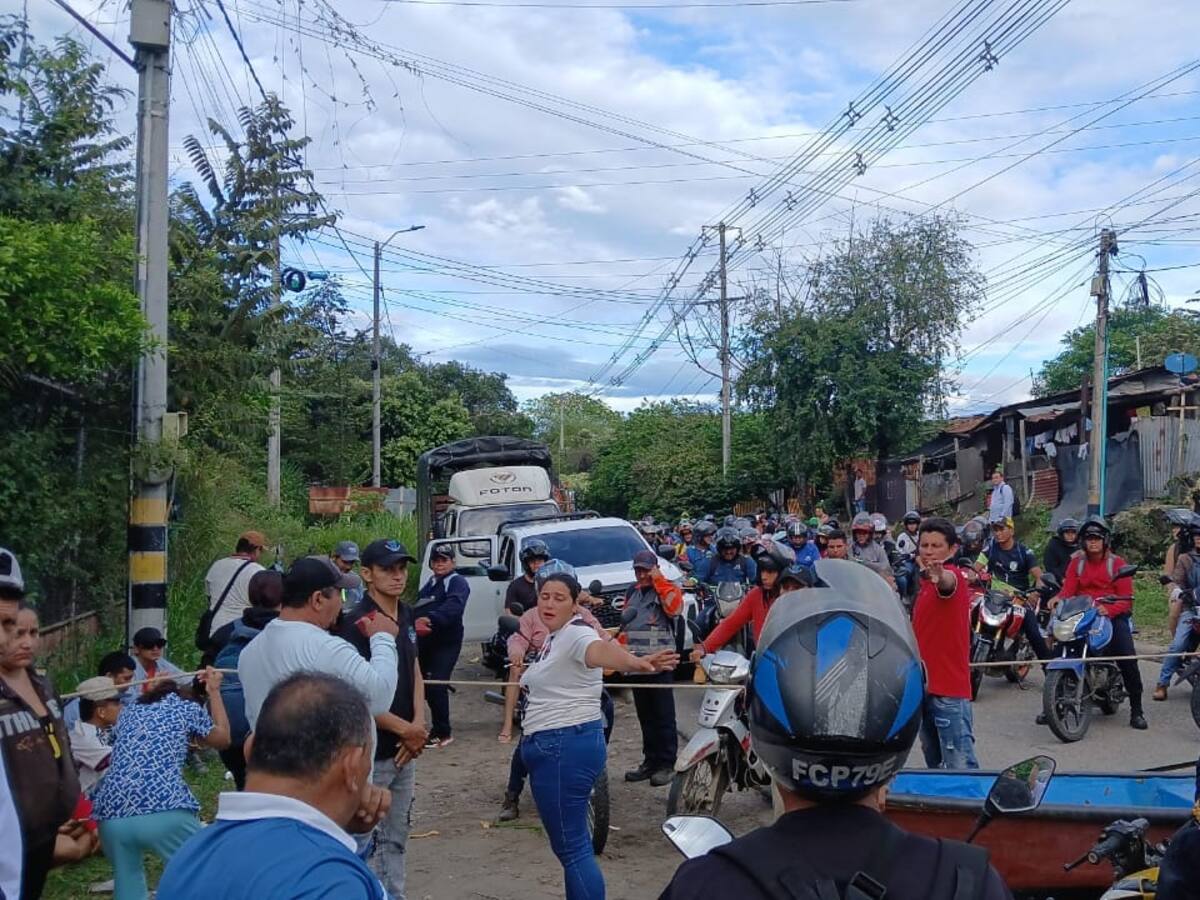 Pescadores bloquean vía al norte del departamento