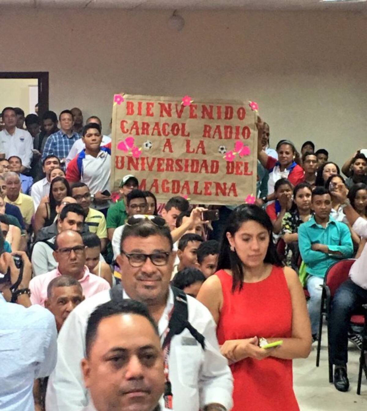 A lo largo de la mañana escucharán a personajes de la ciudad, las iniciativas en marcha y los problemas que aquejan a sus gentes y muchas cosas de interés desde Santa Marta para Colombia.