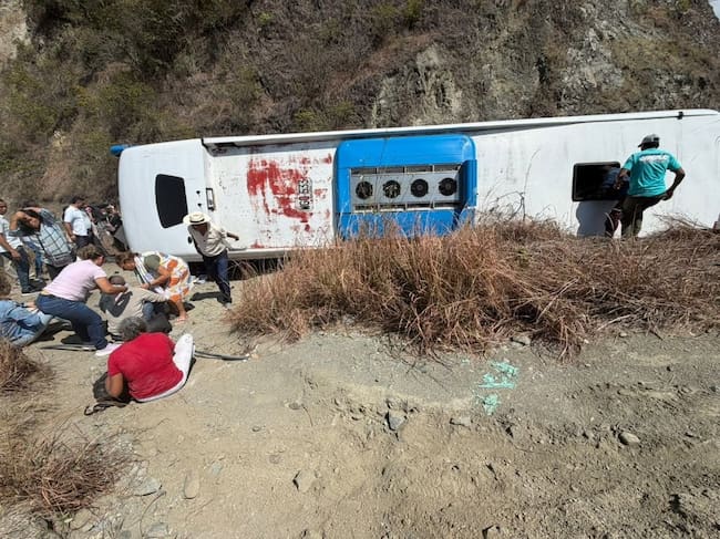 Accidente de bus en Santa Fe de Antioquia . Foto: Cortesía.