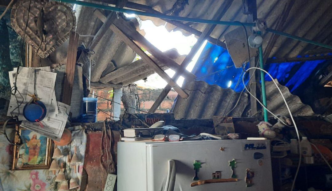 En el hecho se registraron daños en dos camas, dos colchones y 10 láminas de eternit. Por fortuna no hubo lesionados