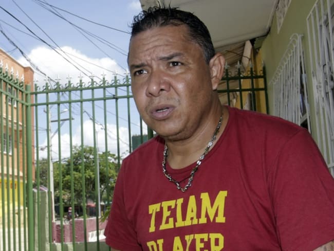 Iván René Valenciano: “El espejo que yo vi en mi casa fue a mi papá tomando trago”