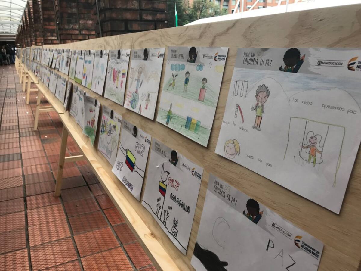 Fueron 15 niños entre los 2 y los 16 años de colegios oficiales del país quienes ganaron el concurso plasmando su visión del país en el posconflicto.