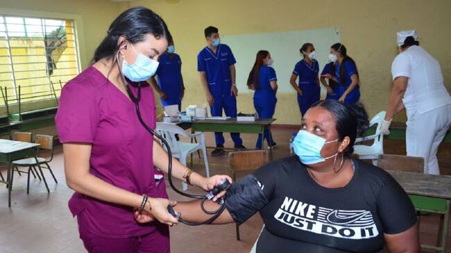 Durante la jornada se realizó control larvario casa a casa para identificar las viviendas con presencia de gusarapos y prevenir el dengue