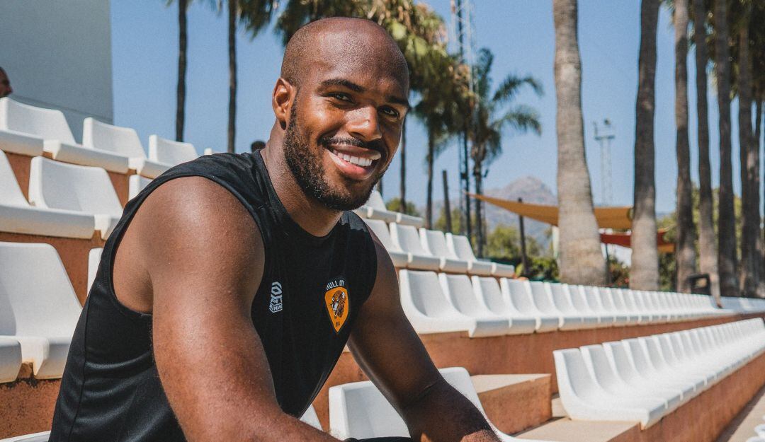 Óscar Estupiñán, delantero colombiano que se une al Hull City