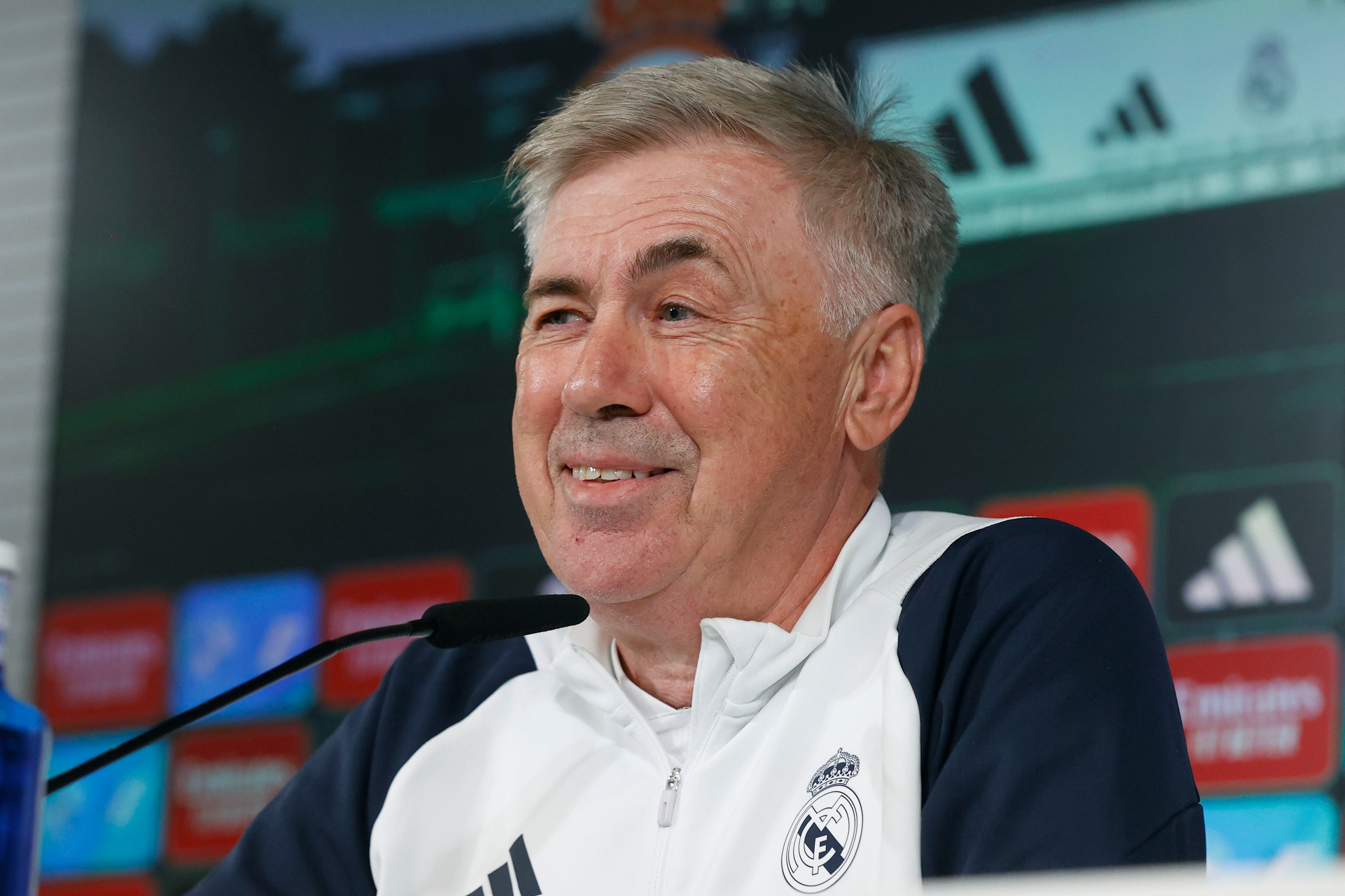 MADRID (ESPAÑA), 04/11/2023.- El técnico del Real Madrid Carlo Ancelotti durante la rueda de prensa ofrecida este sábado, previa al partido de LaLiga EA Sports que el conjunto blanco disputa el próximo domingo en el Santiago Bernabéu ante el Rayo Vallecano. EFE/ Juan Carlos Hidalgo