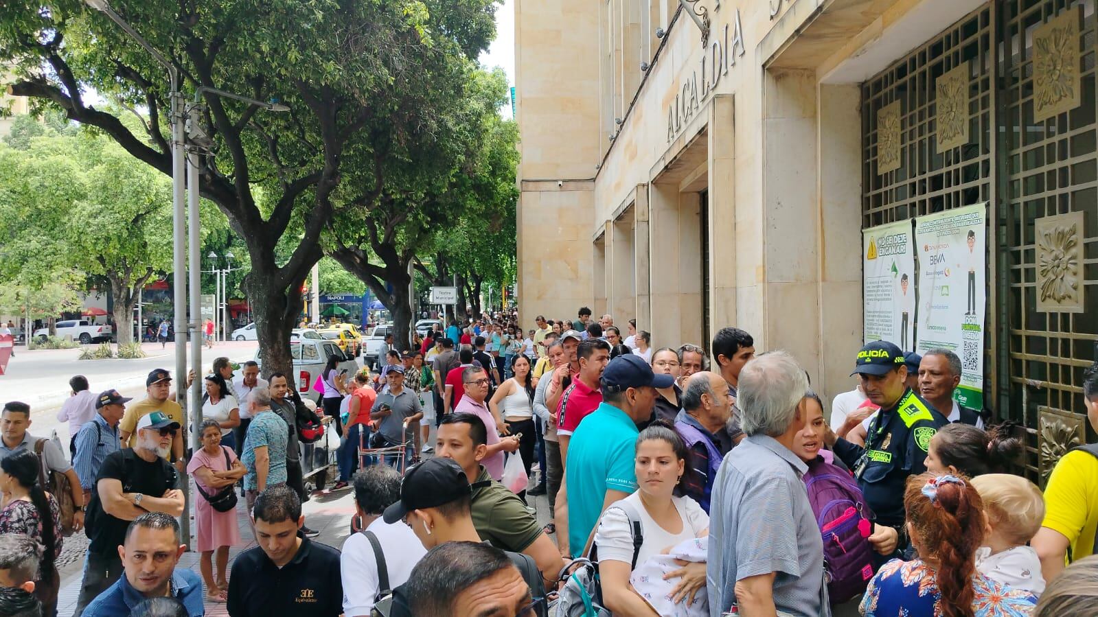 Largas filas de contribuyentes Alcaldía de Cúcuta / Foto: Caracol Radio