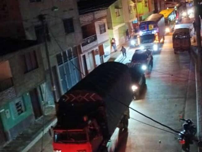 Campesinos bloquean la vía Bucaramanga - San Gil