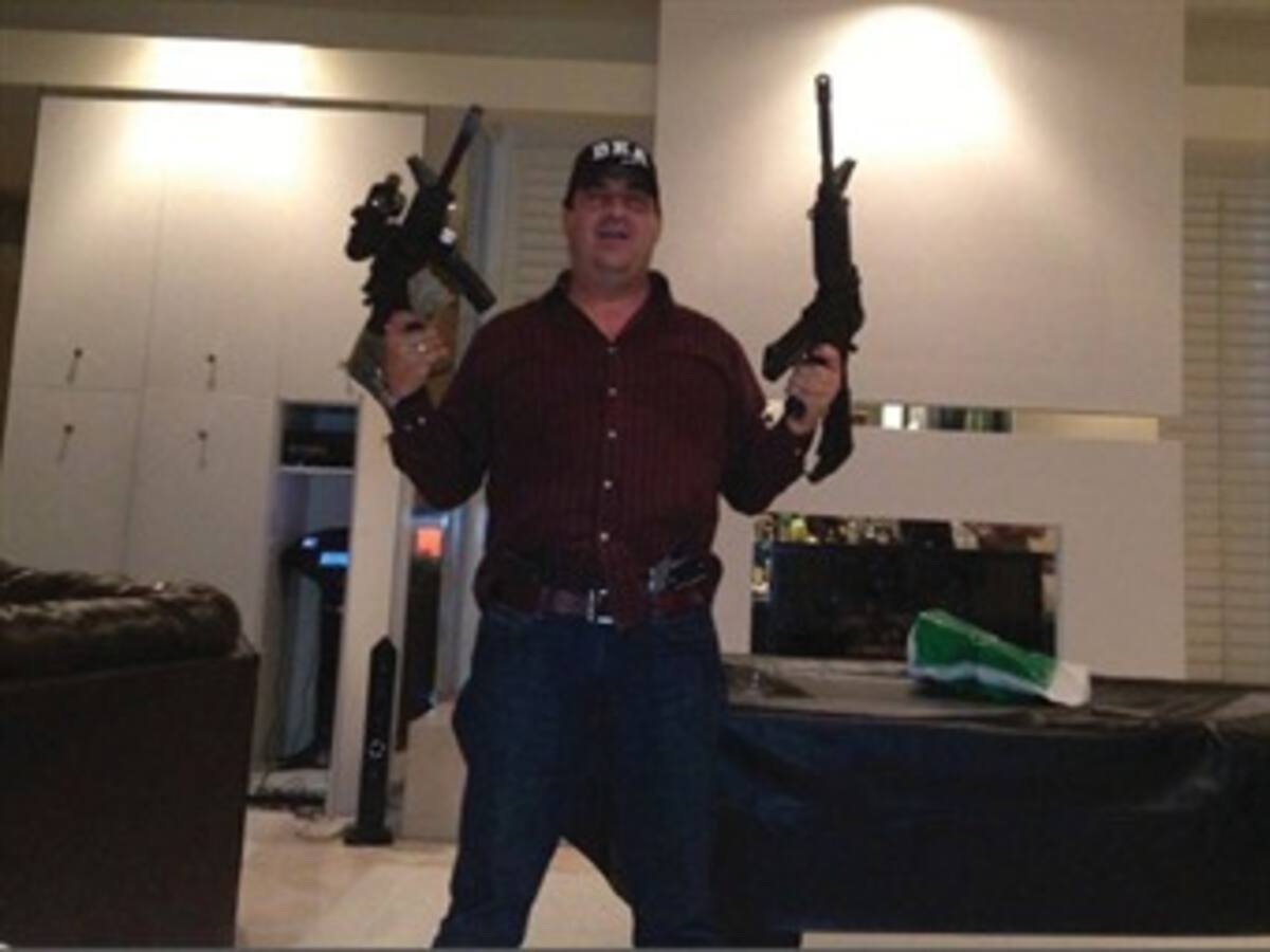 Colombiano detenido en EE.UU. por tener un arsenal en su casa