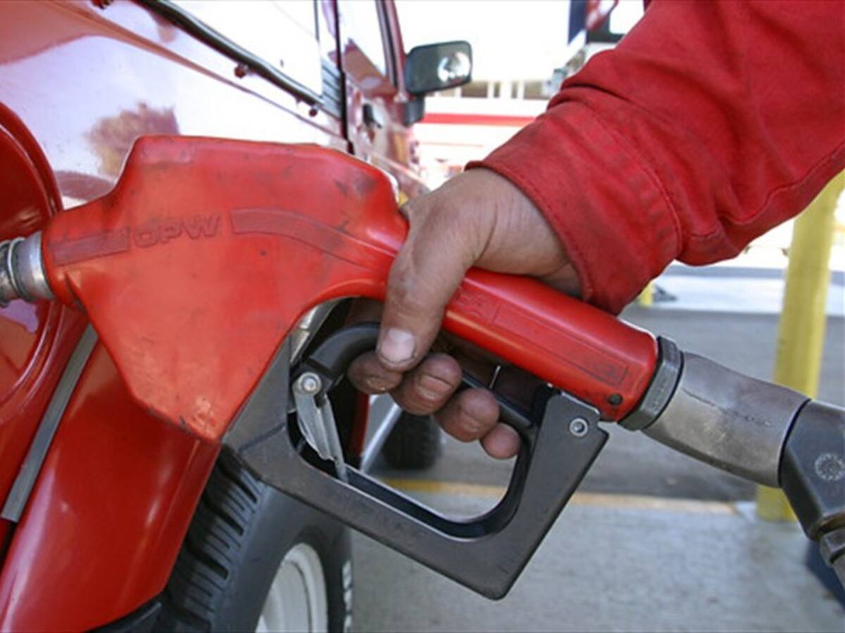 El precio gasolina disminuye $106 en marzo de 2016
