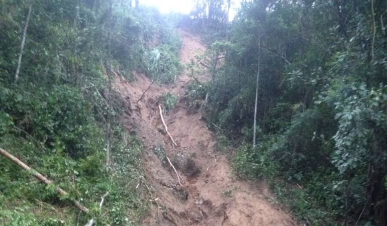 Deslizamiento entre los municipios de La Esperanza  - Cáchira. 