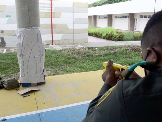 Policías de Cartagena, entrenados en procedimientos con pistola Taser
