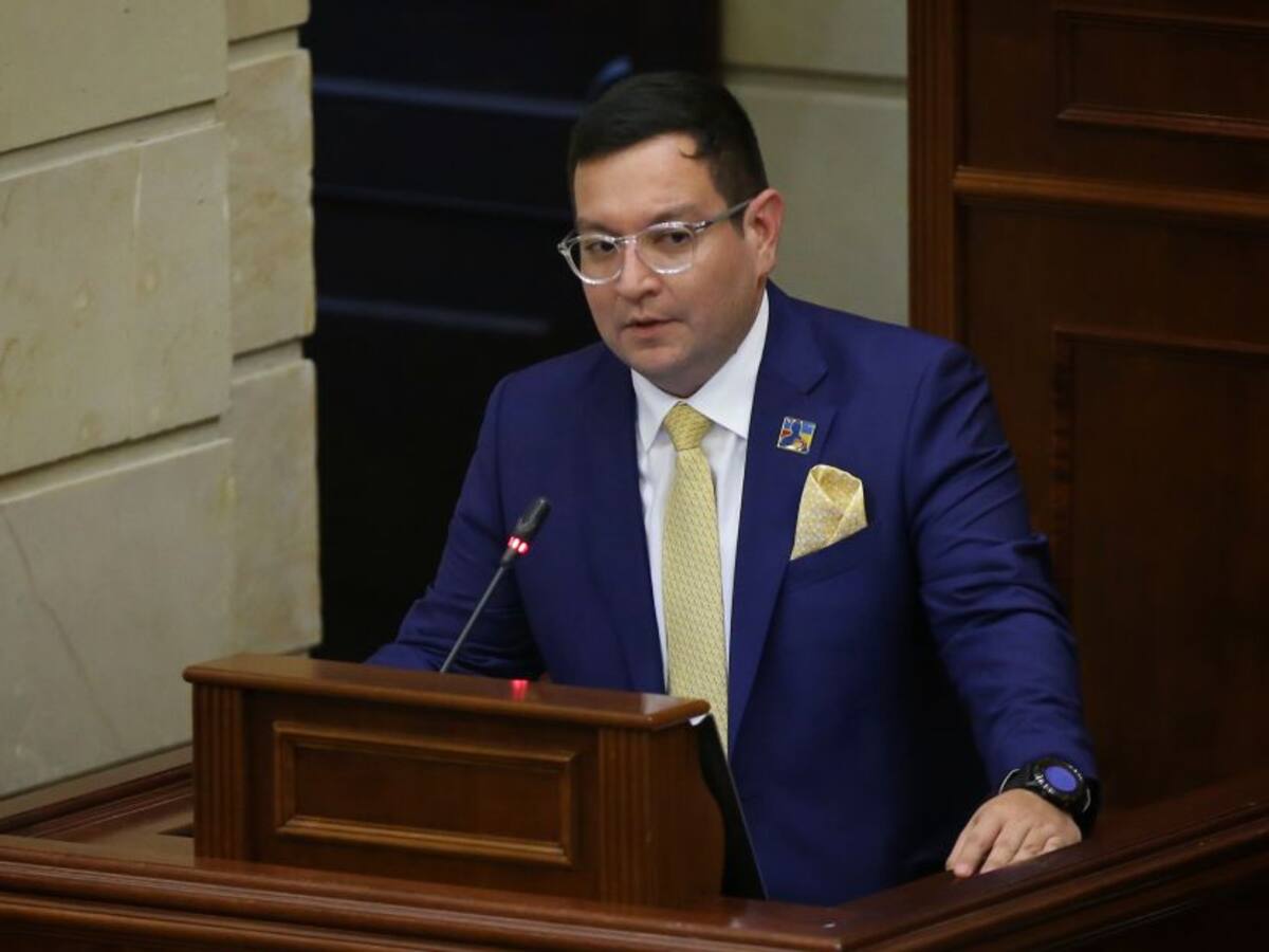Buscan que funcionarios públicos puedan participar en política