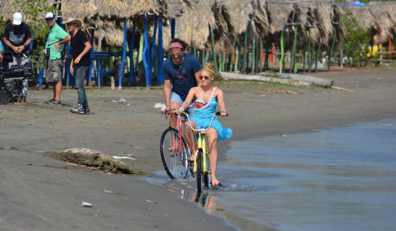 Durante la grabación del video de La Bicicleta, que se lanzó mundialmente hoy.
