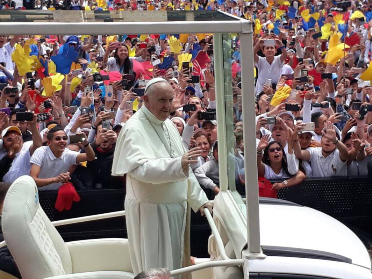 El Santo Padre en su llagada a Bogotá