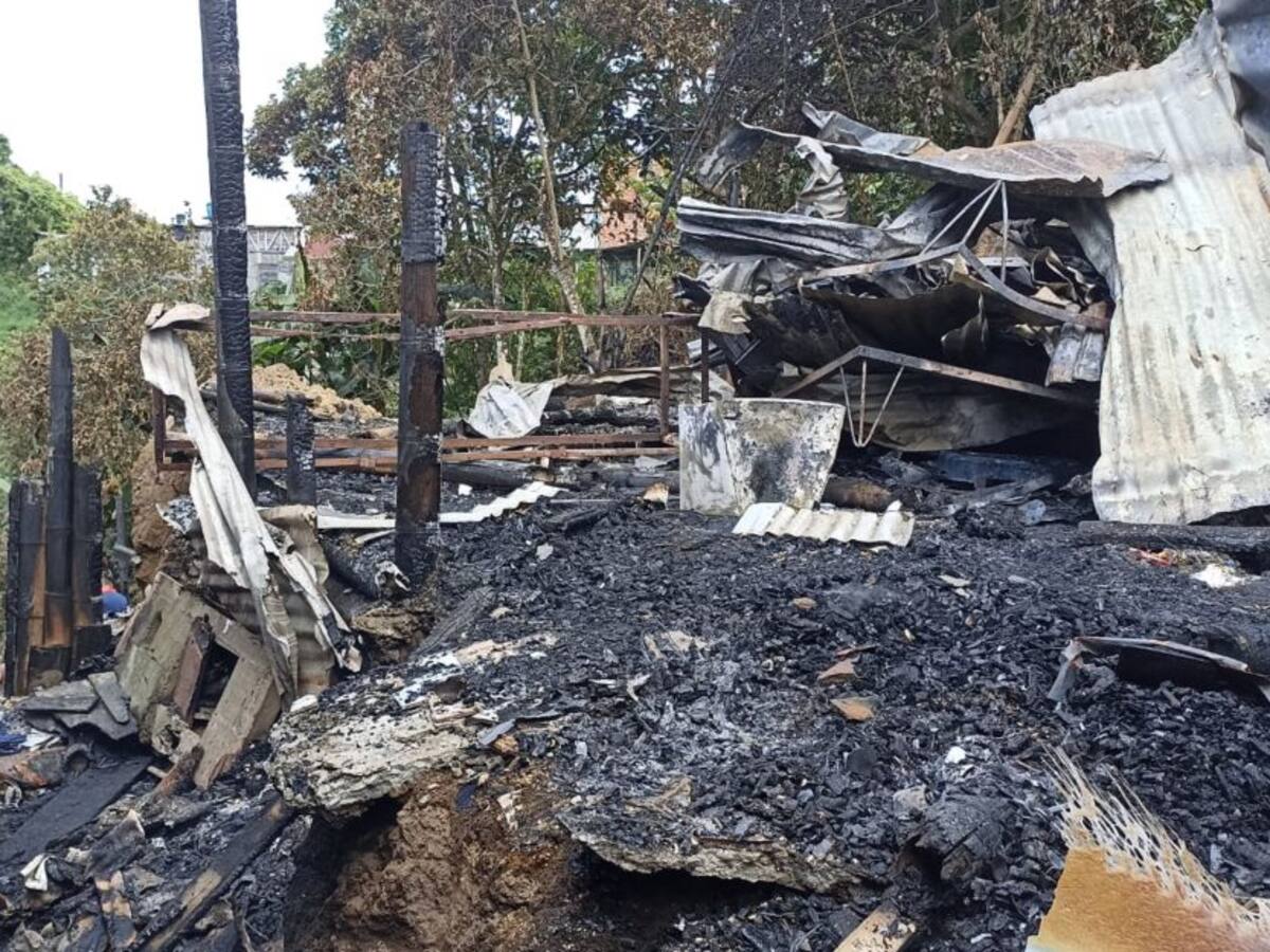 Bomberos llegó a emergencia,pero sin agua:Afectados por incendio en Armenia