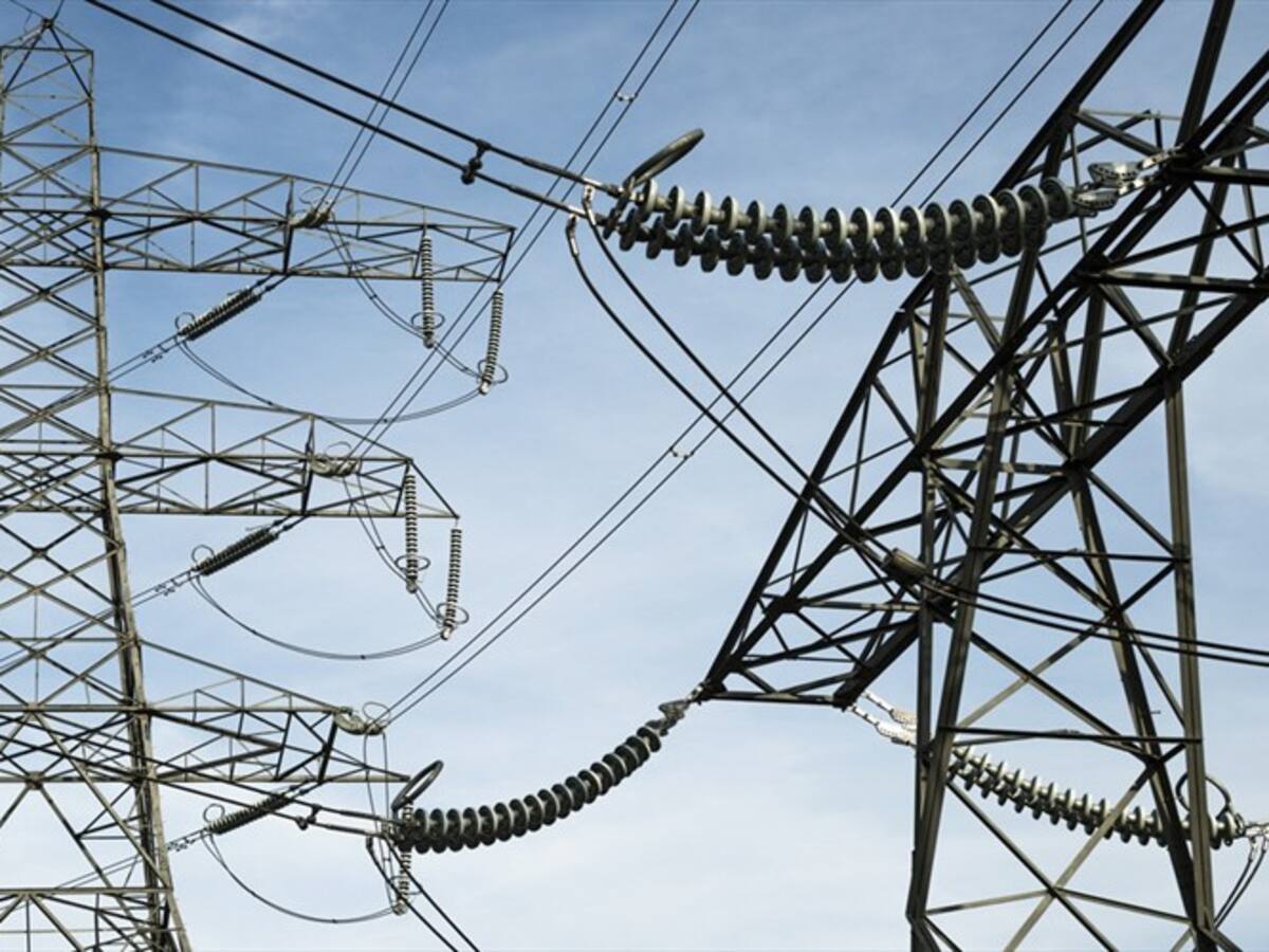 Sector eléctrico alerta nuevas medidas que incluyen contribución y entrega gratuita de energía