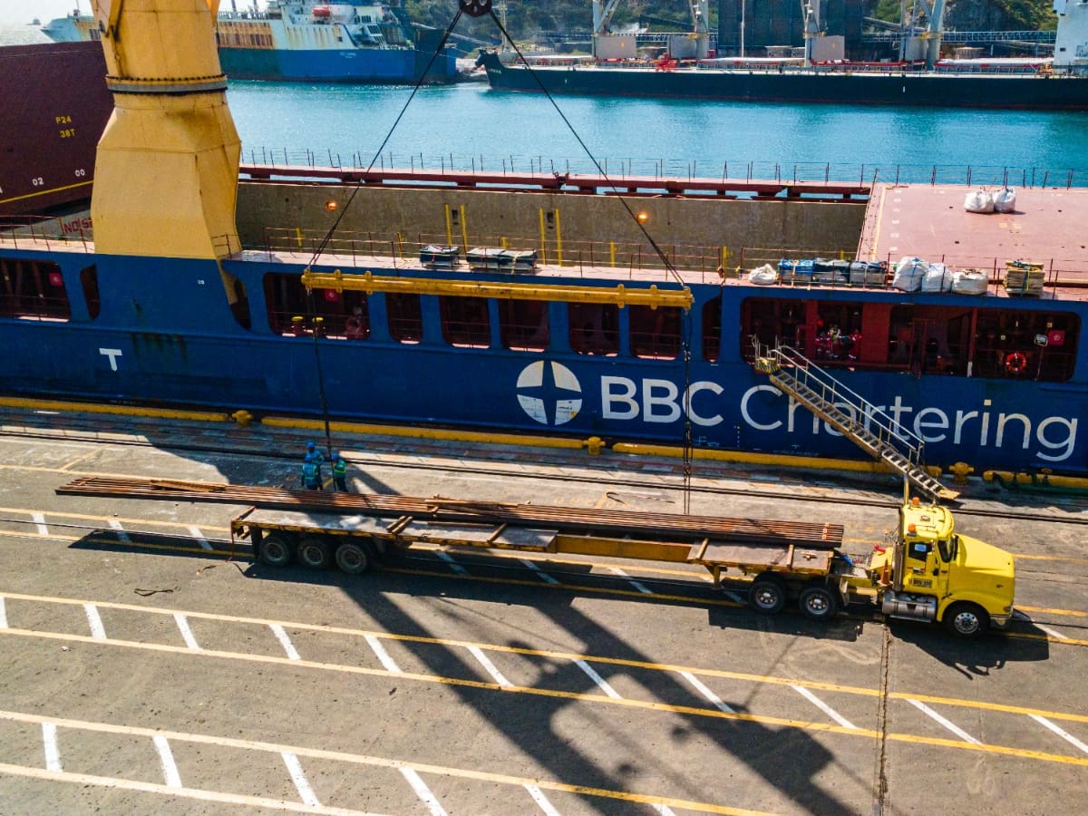 Más de 1.700 toneladas de rieles llegan desde Japón al Puerto de Santa Marta