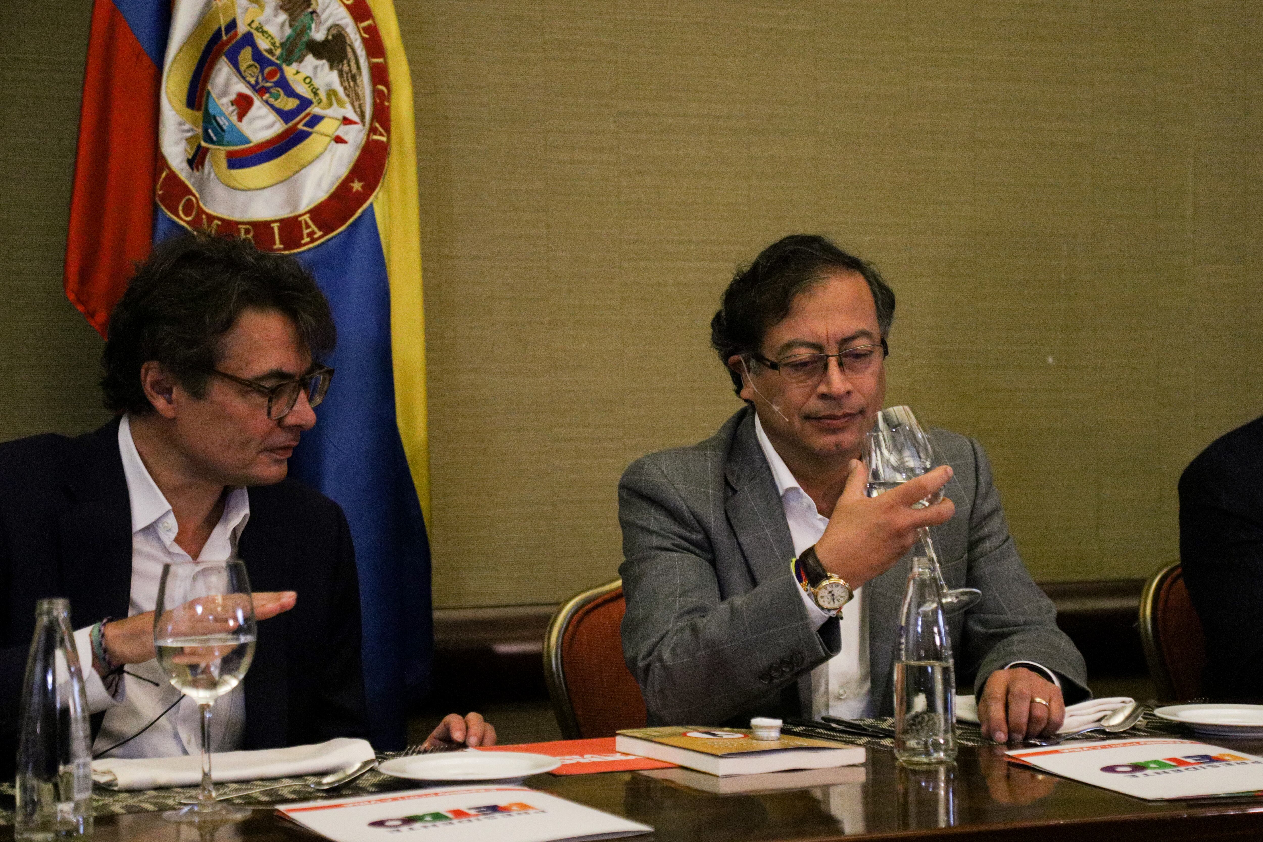 Alejandro Gaviria (izquierda) y Gustavo Petro (derecha) reunidos en 2022. Foto: Colprensa.