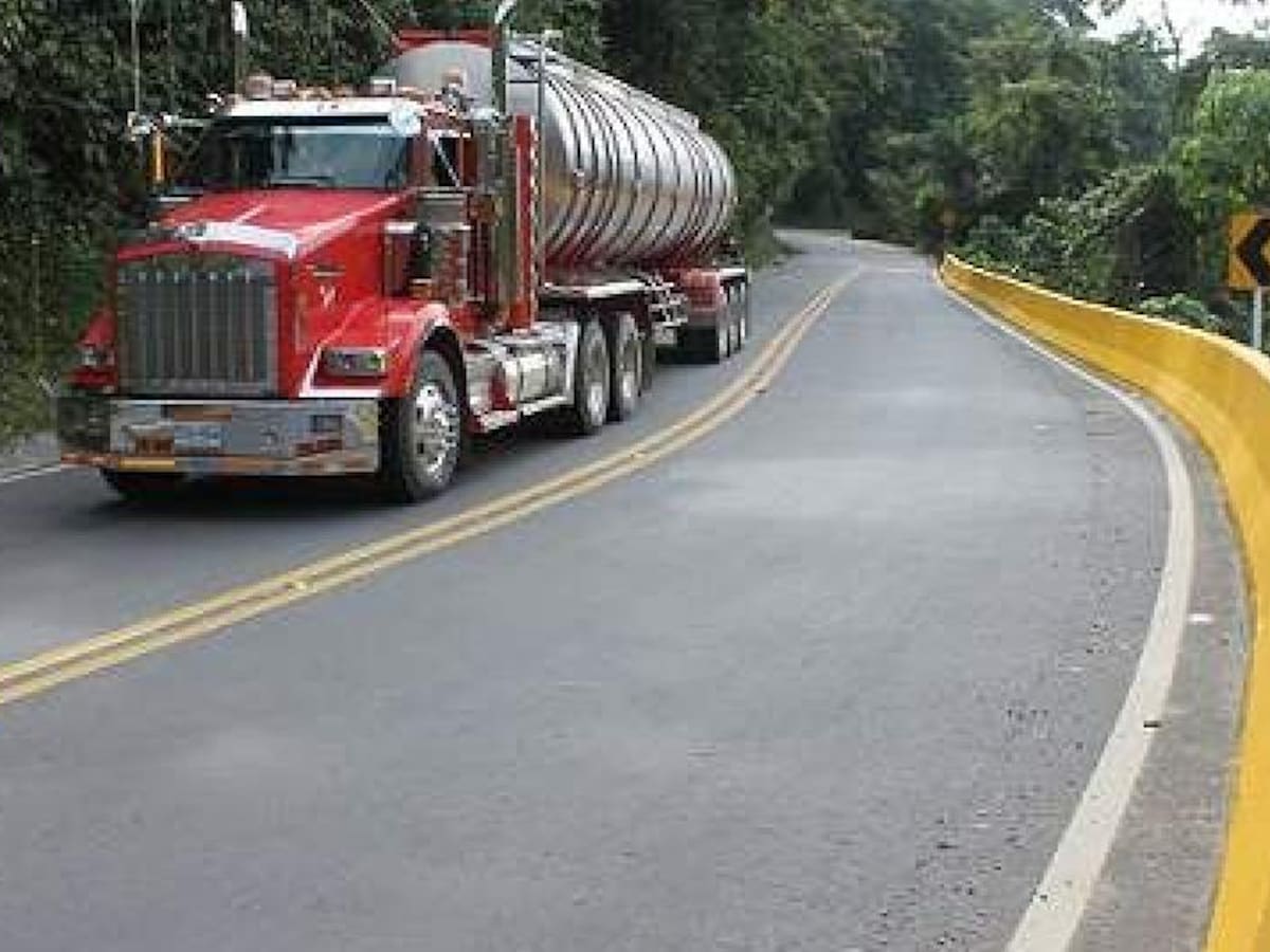 Altos costos en fletes y mal estado de vías ahogan a transportadores del occidente del Huila