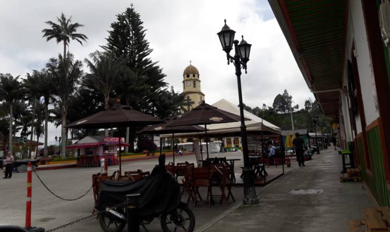 Escuche la información local en Caracol Radio Todos los días 5:45, 6:48, 7:48 y 8:45 a.m.