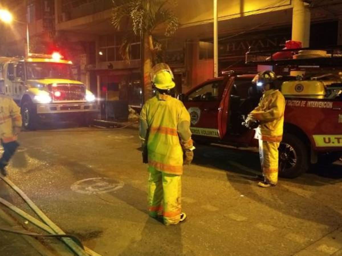 Incendio consumió un establecimiento comercial en Neiva