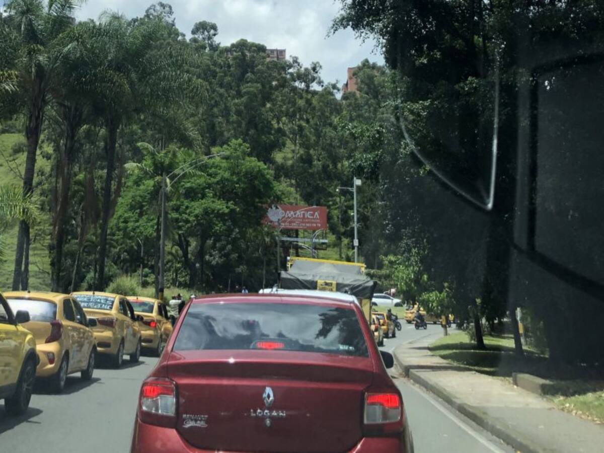 Taxistas de Medellín protestan por operativos en el Aeropuerto JMC