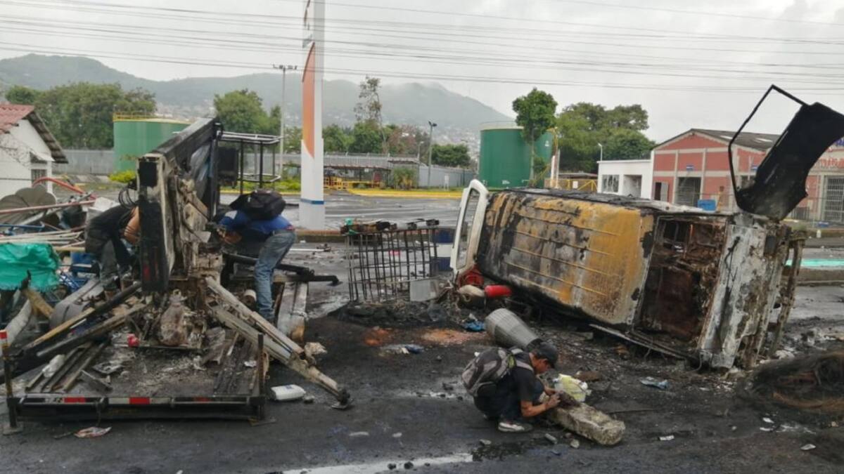 En 16 municipios del Valle persisten bloqueos por el paro