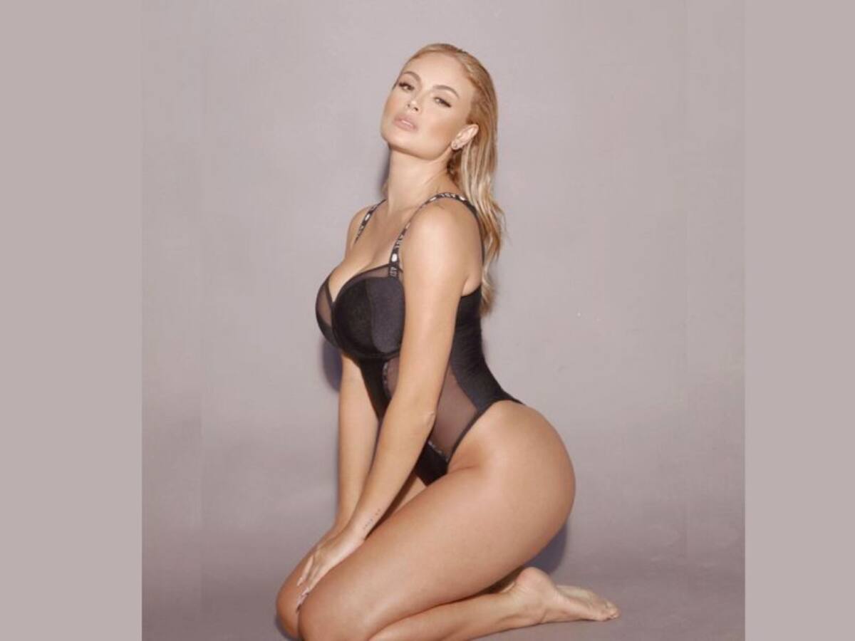 "Esa mirada matadora que enamora": a Sara Uribe por sensual foto