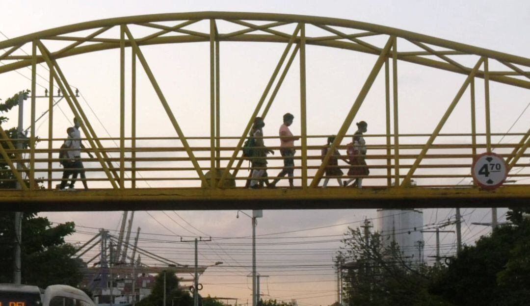 Con pedagogía en uso de cebras y puentes peatonales