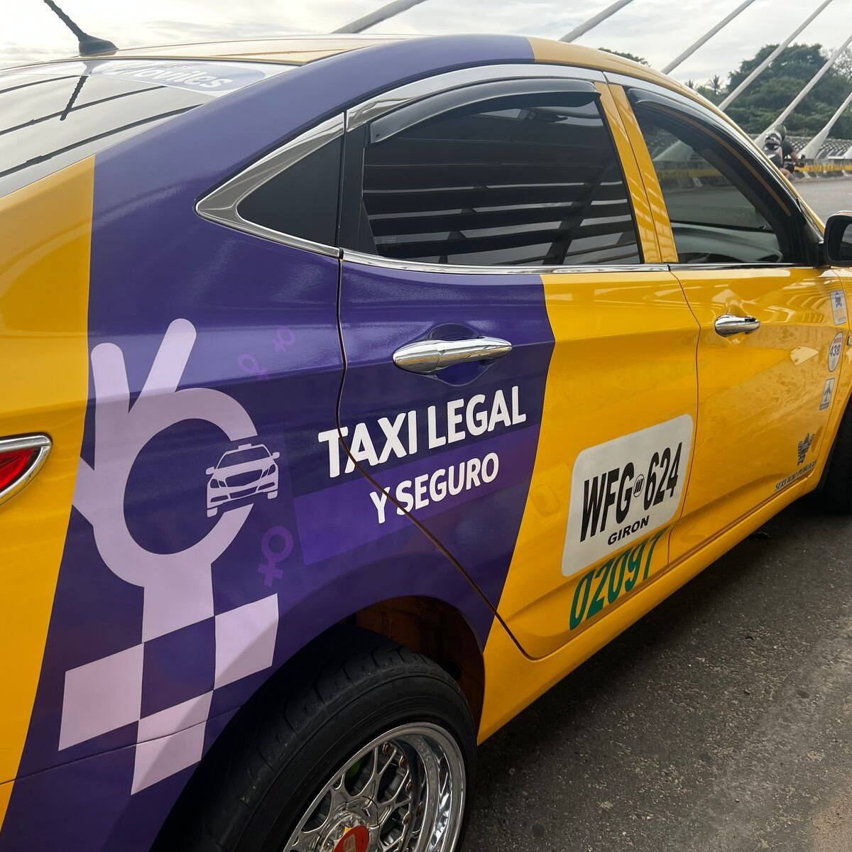 Llegan los taxis violetas a Bucaramanga
