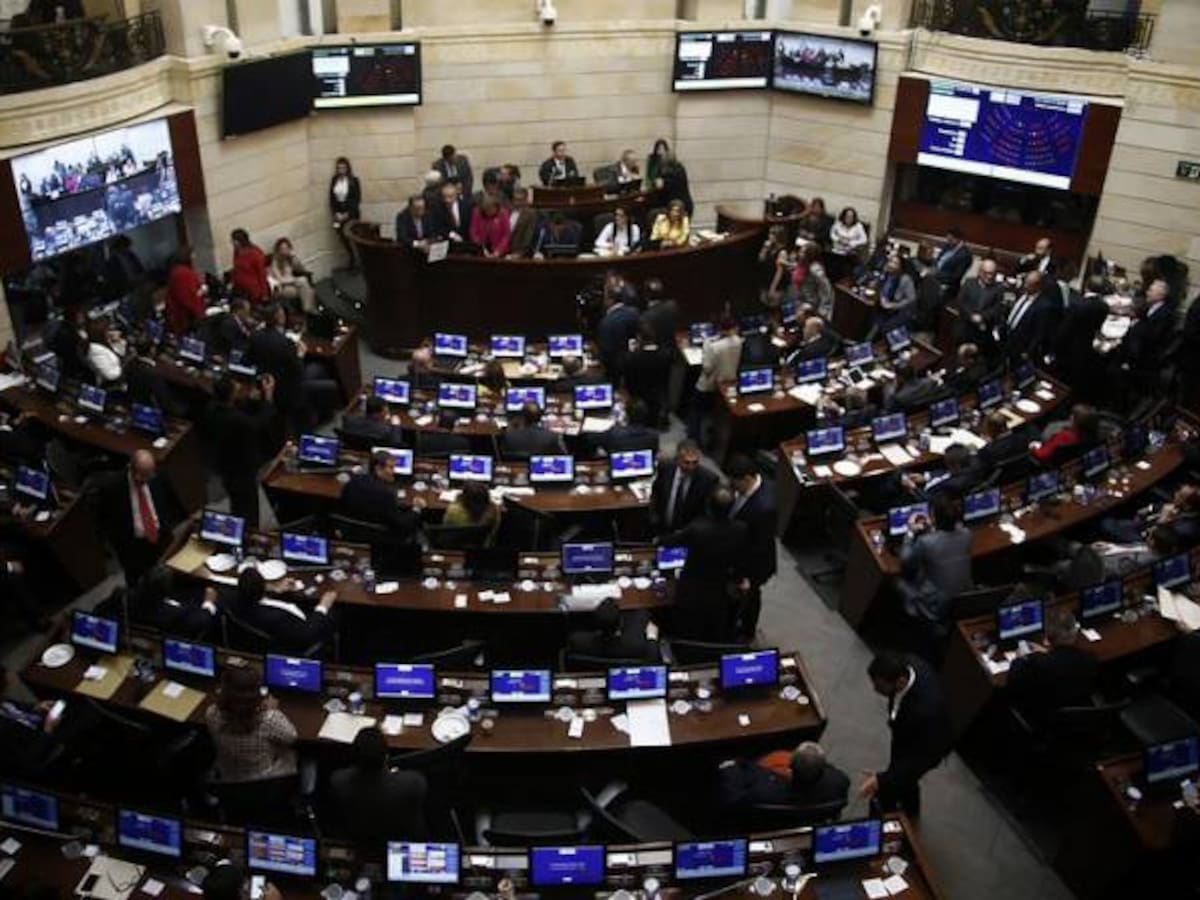 Congreso está abocado a una situación difícil para sacar reforma tributaria: senadores