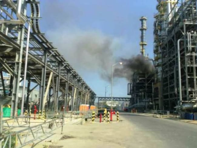 Emergencia en refinería de Cartagena con escape de gas explosivo