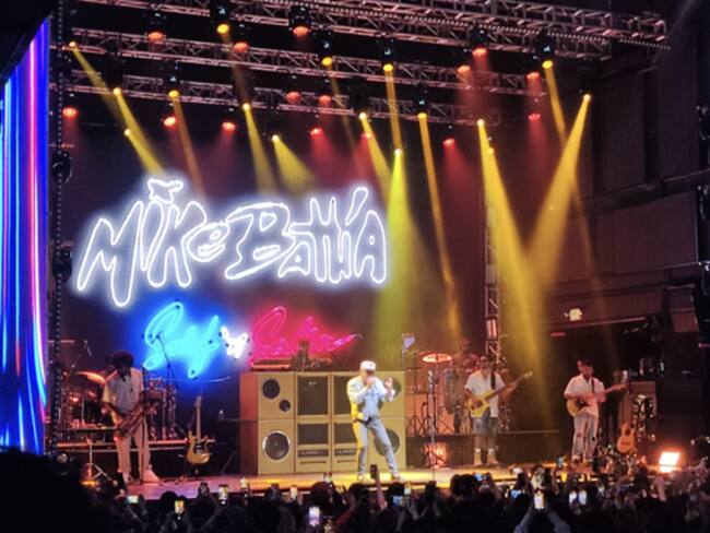 Mike Bahía paso por Colombia con su tour “Surf n’ Salsa” y un show inolvidable en Bogotá