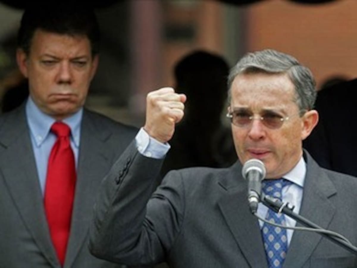 Uribe responde al Presidente Santos y afirma que combatió terroristas bajo normas legales