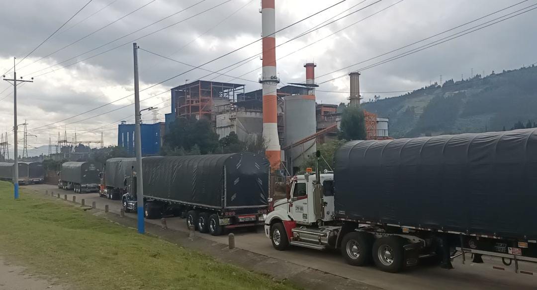 Transportadores de carbón protestas frente a la termoeléctrica Gensa S.A. / Caracol Radio.