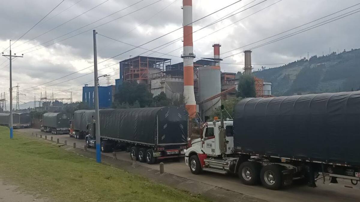 Más de 60 transportadores de carbón protestan frente a termoeléctrica Gensa, Paipa