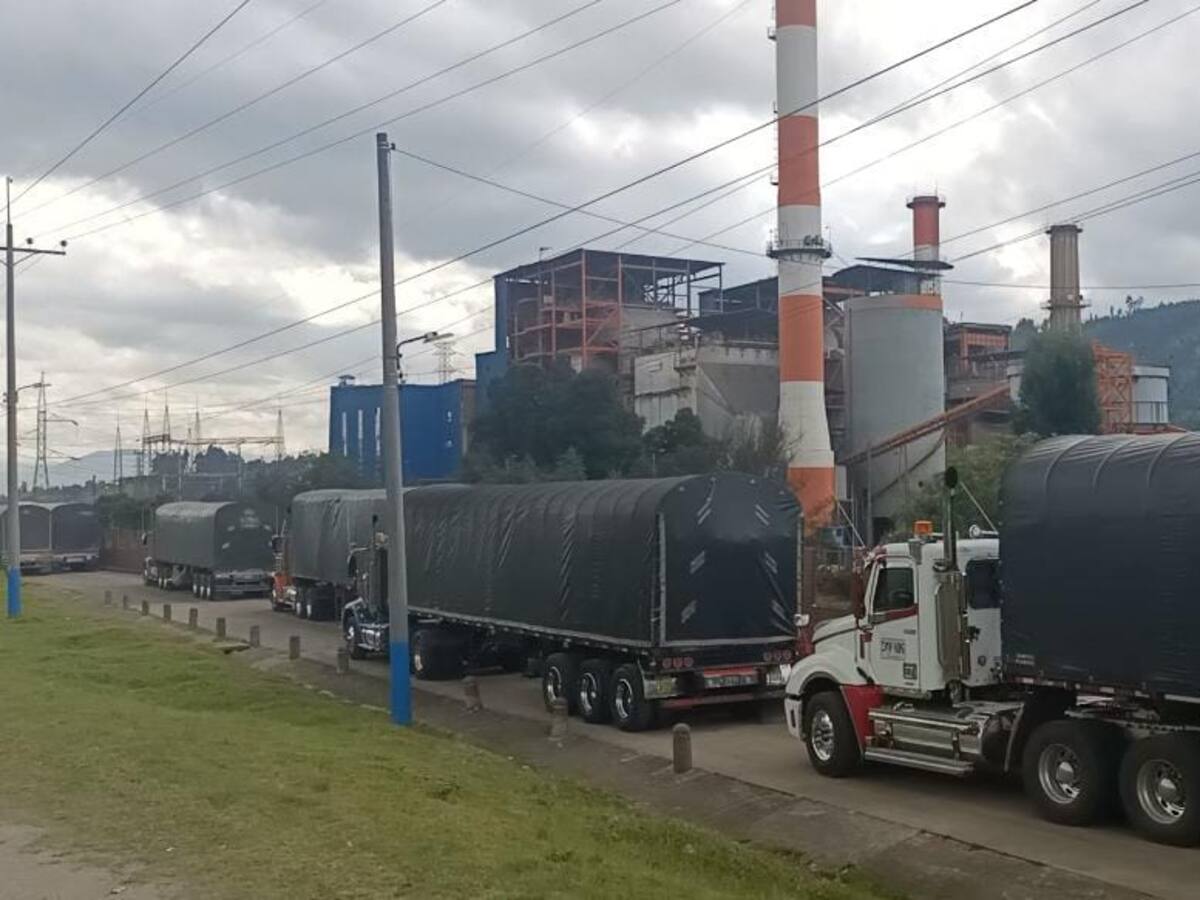 Más de 60 transportadores de carbón protestan frente a termoeléctrica Gensa, Paipa