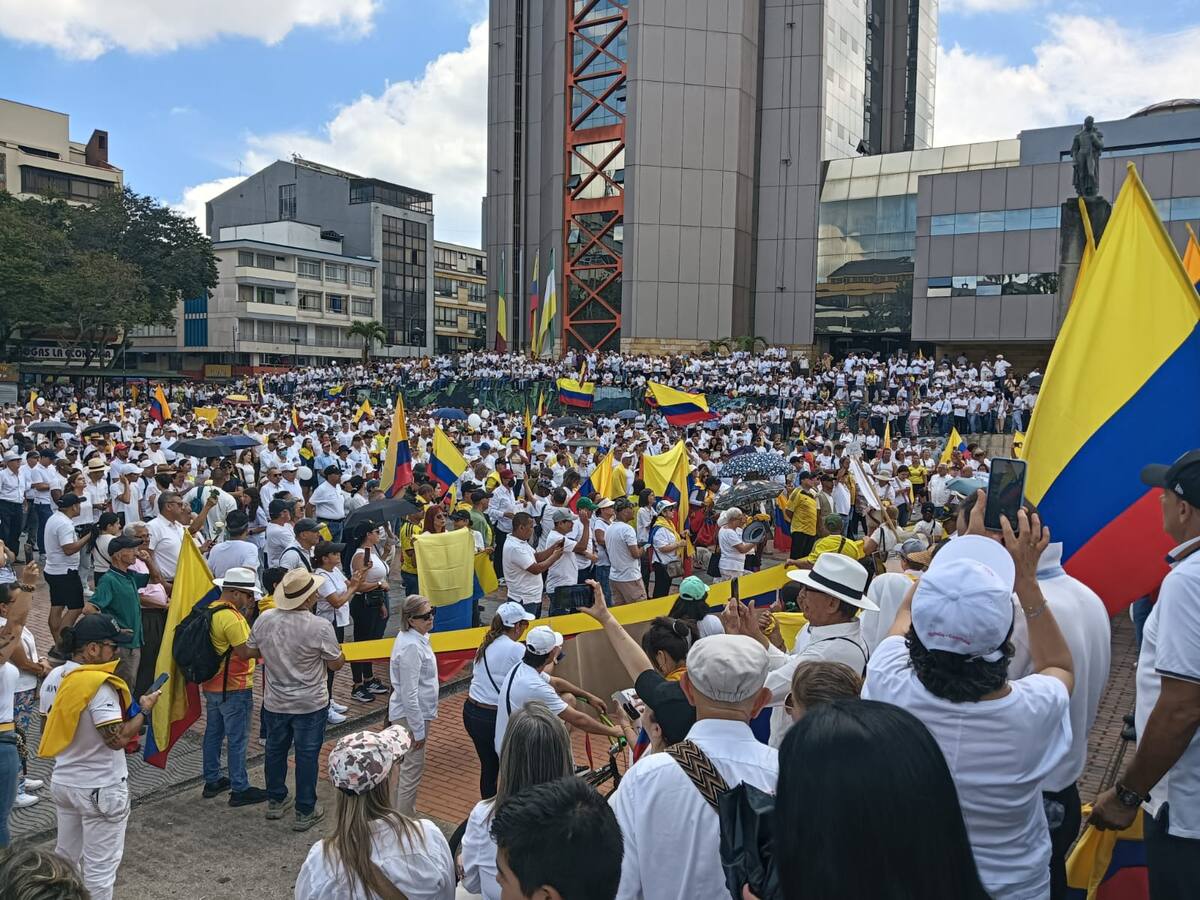 Masiva participación en la marcha del silencio en la ciudad de Armenia, Quindío