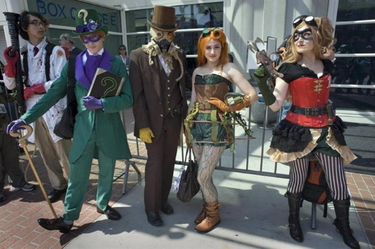 Además de los seminarios y talleres que se llevan a cabo con profesionales de los comics, también hay presentaciones de películas próximas a presentarse, sesiones de revisión de portafolios con las más grandes compañías de cómics y videojuegos, y eventos como ceremonias de premiación y la Mascarada, que es un concurso de disfraces, así como el Festival Comic Con Internacional de películas independientes en la cual se muestran corto y largometrajes que no son distribuidas.