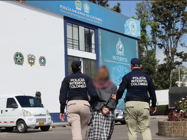 Capturan en el aeropuerto El Dorado de Bogotá a delincuente mexicana buscada en 196 países