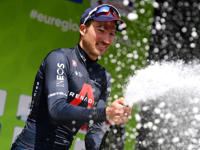 Gianni Moscon festeja su victoria en la tercera etapa del Tour de Los Alpes.