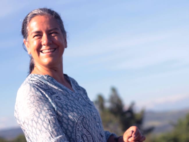 "Azul Barichara" la exposición de Ángela Jiménez en el Centro Colombo Americano de Bogotá