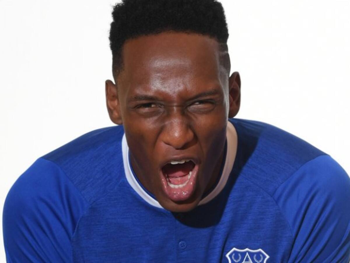 Mina estaría un mes más fuera de las canchas en el Everton