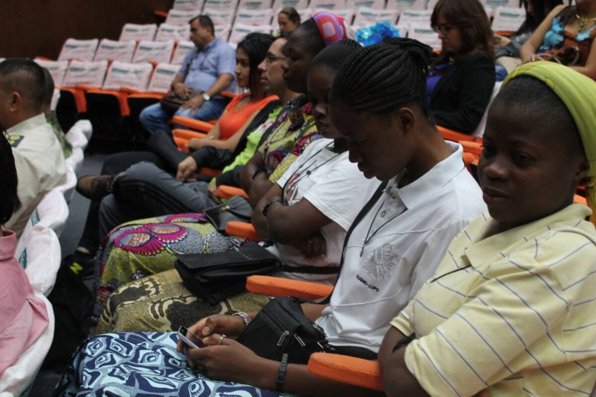 Asistentes en la Universidad Santo Tomás de Bucaramanga.