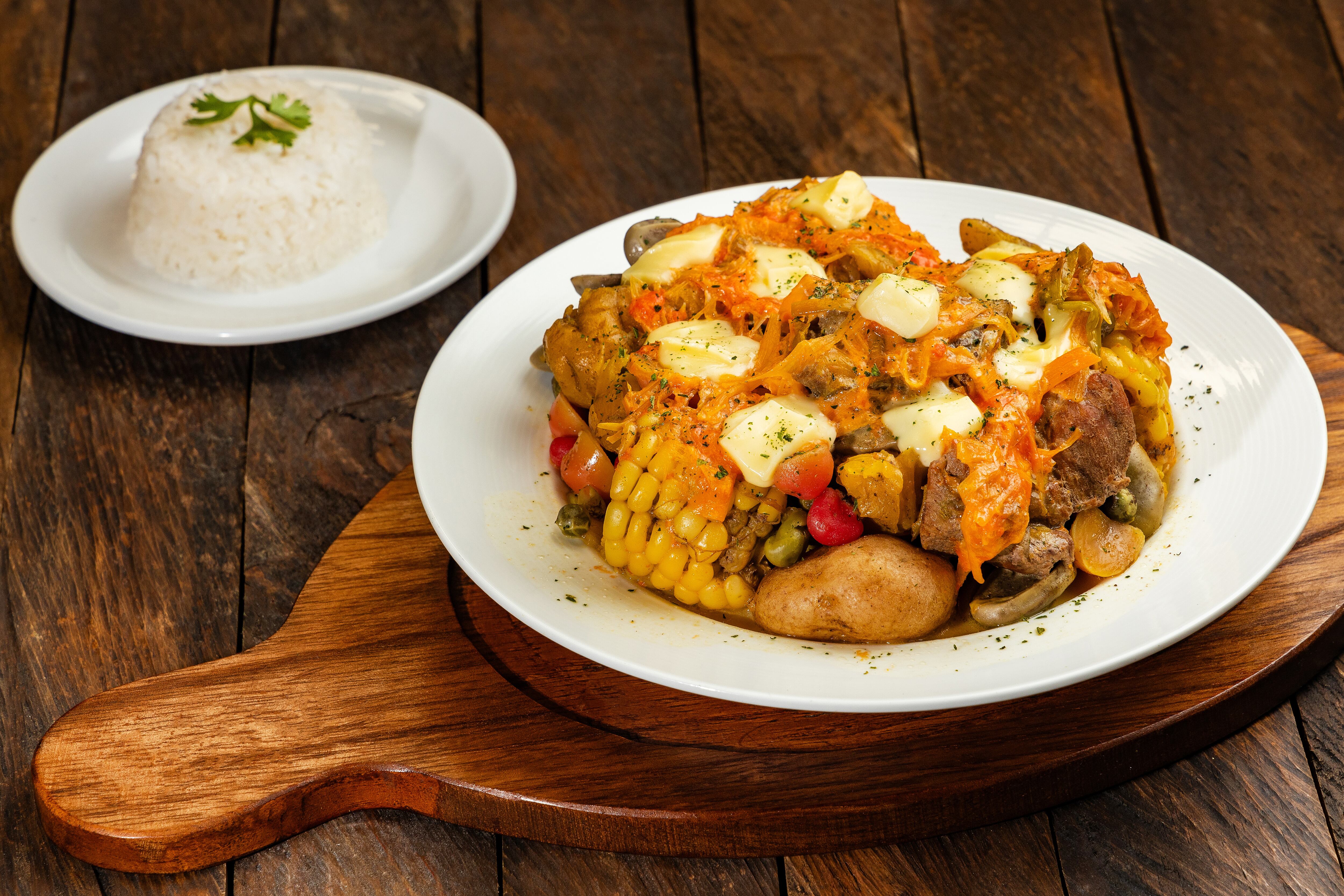 Cocido boyacense acompañado de una porción de arroz - Foto Vía Getty images