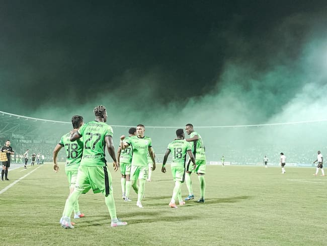 Los jugadores de Nacional celebran el gol de Juan Manuel Rengifo / Twitter: @nacionaloficial.