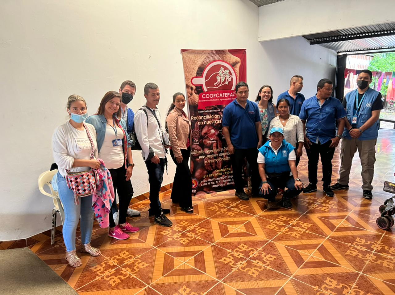 Precisamente varios de los beneficiados con este proceso de certificación, corresponden a población reincorporada, quienes hallaron en el café una nueva oportunidad para mejorar sus condiciones de vida y la de sus familias, al tiempo que aportan con su trabajo a la dinámica económica de la región.